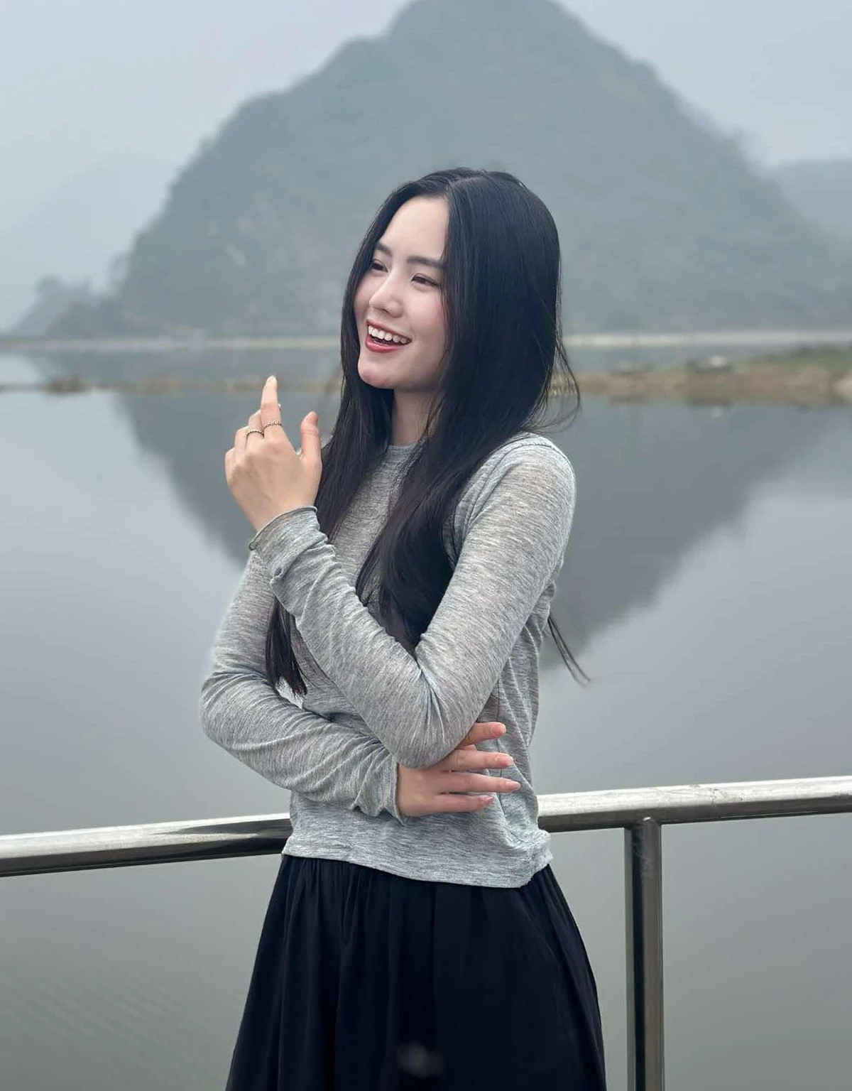 Nữ chiến sĩ Quân nhạc này không coi mình là người nổi bật nhất trong đoàn. Cô chỉ lặng lẽ làm tốt phần việc của mình, nhưng ánh mắt khi nhắc đến ngày diễu binh sắp tới thì sáng rực niềm mong đợi.