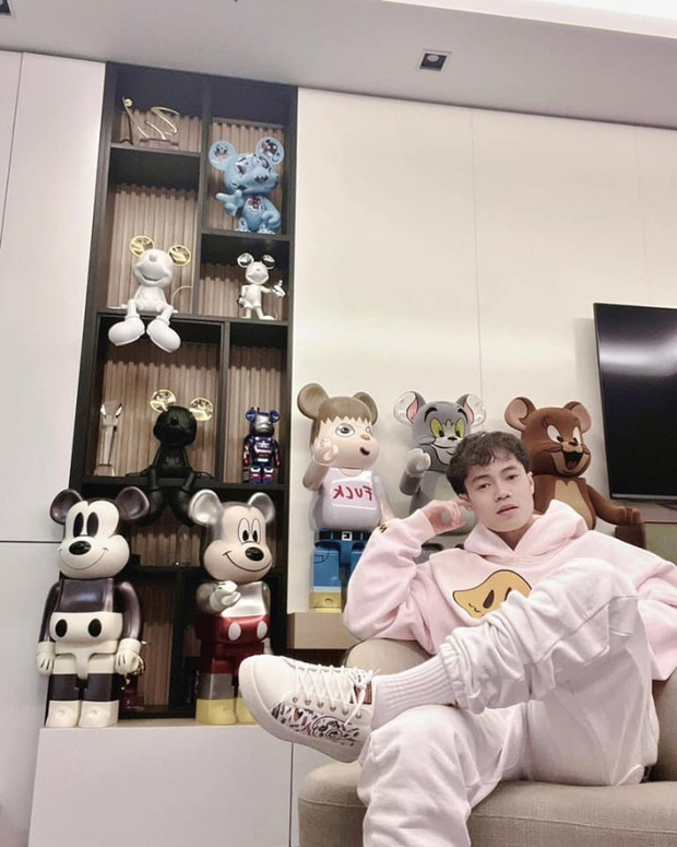 Có thể nói Nguyễn Văn Toàn là nhân vật tiên phong chơi Bearbrick trong giới cầu thủ.