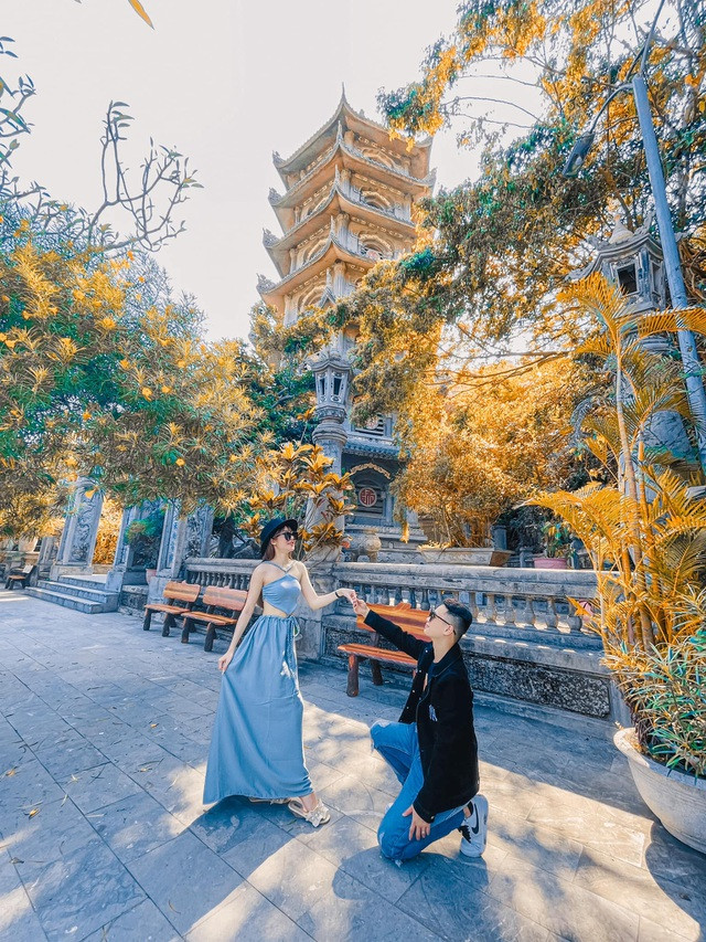 Theo dòng cảm xúc của mình, sau đám cưới, Thúy Kiều nhớ lại những ngày đầu tình yêu mới chớm nở với chồng rằng: "Ban đầu khi mới gặp nhau, em chưa bao giờ nghĩ sẽ gắn bó cuộc đời cùng chàng trai này. Nhưng dần dần qua tiếp xúc và chuyện trò, hai người dành cho nhau tình cảm đẹp đẽ từ lúc nào không ai hay. Tình cảm của cả 2 ngày càng được khẳng định qua những khó khăn của cuộc sống".