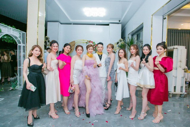 Bên cạnh đó, Thúy Kiều cũng chia sẻ thêm rằng cô cũng không để tâm quá nhiều đến lời nói không hay trên mạng vì có người mến mình lại có người không thích mình là chuyện bình thường.