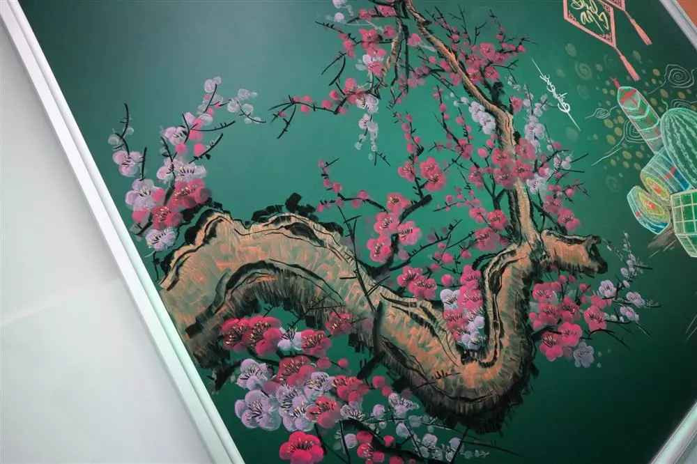 Chủ đề Hiền chọn thường là những tranh thủy mặc về hoa cỏ, động vật, trái cây, phong cảnh, núi non... Tùy vào độ phức tạp về chi tiết, màu sắc, anh có thể mất 1-6 giờ để hoàn thành một bức tranh.