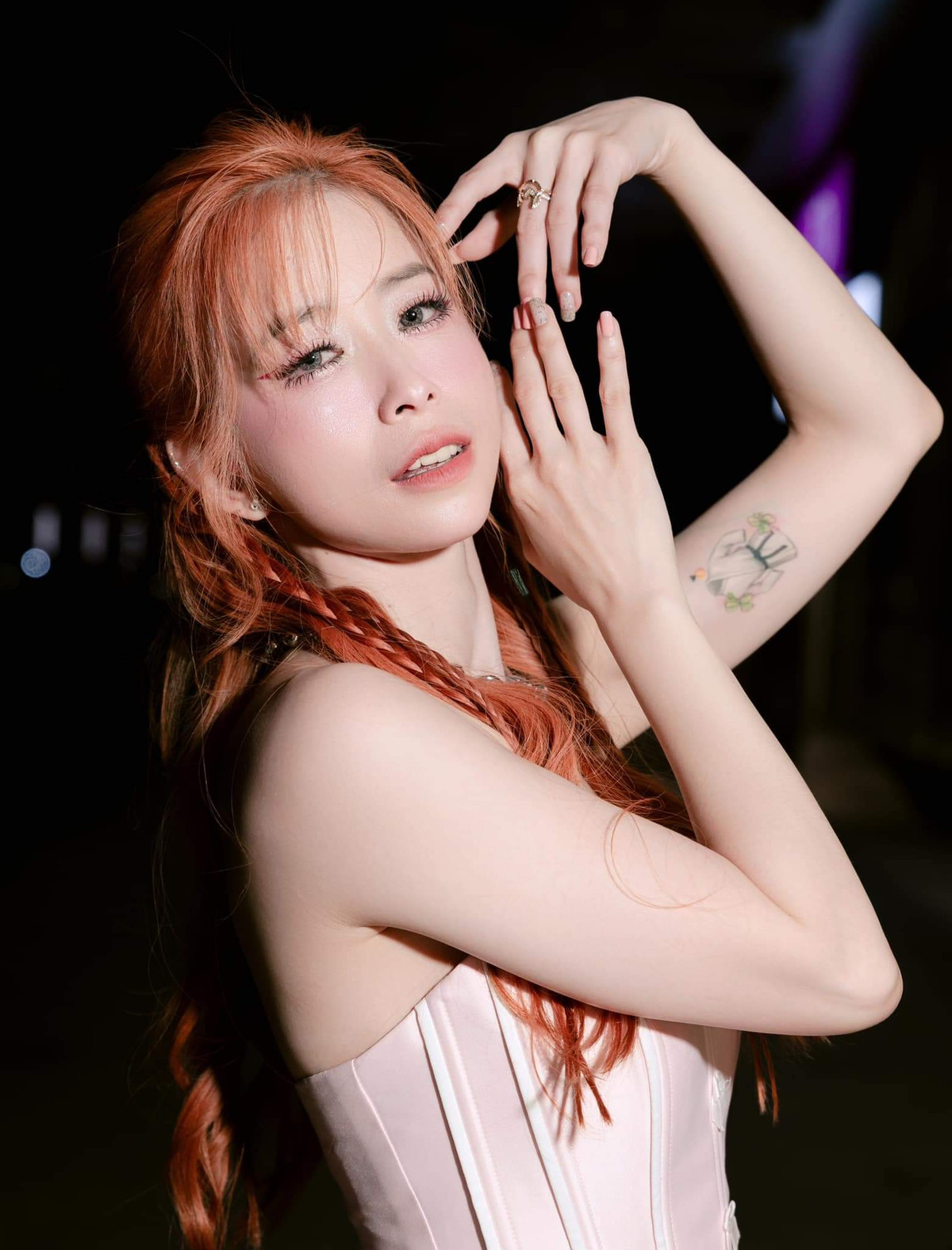 Trước khi theo đuổi Taekwondo, Châu Tuyết Vân từng khởi đầu với Vovinam. Khi ấy cô mới học lớp một, còn quá nhỏ để theo kịp giáo án Vovinam như các anh chị lớn tuổi trong lớp.