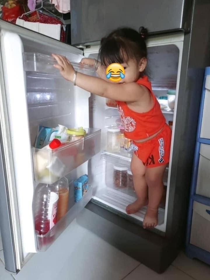 Dù câu chuyện đẻ con gái không còn mới trên mạng xã hội nhưng mỗi khi hình ảnh những "cô chiêu" nghịch ngợm quái đản lại khiến netizen bàn tán xôn xao.