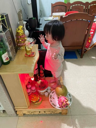 Đến bàn thờ cũng không tha.