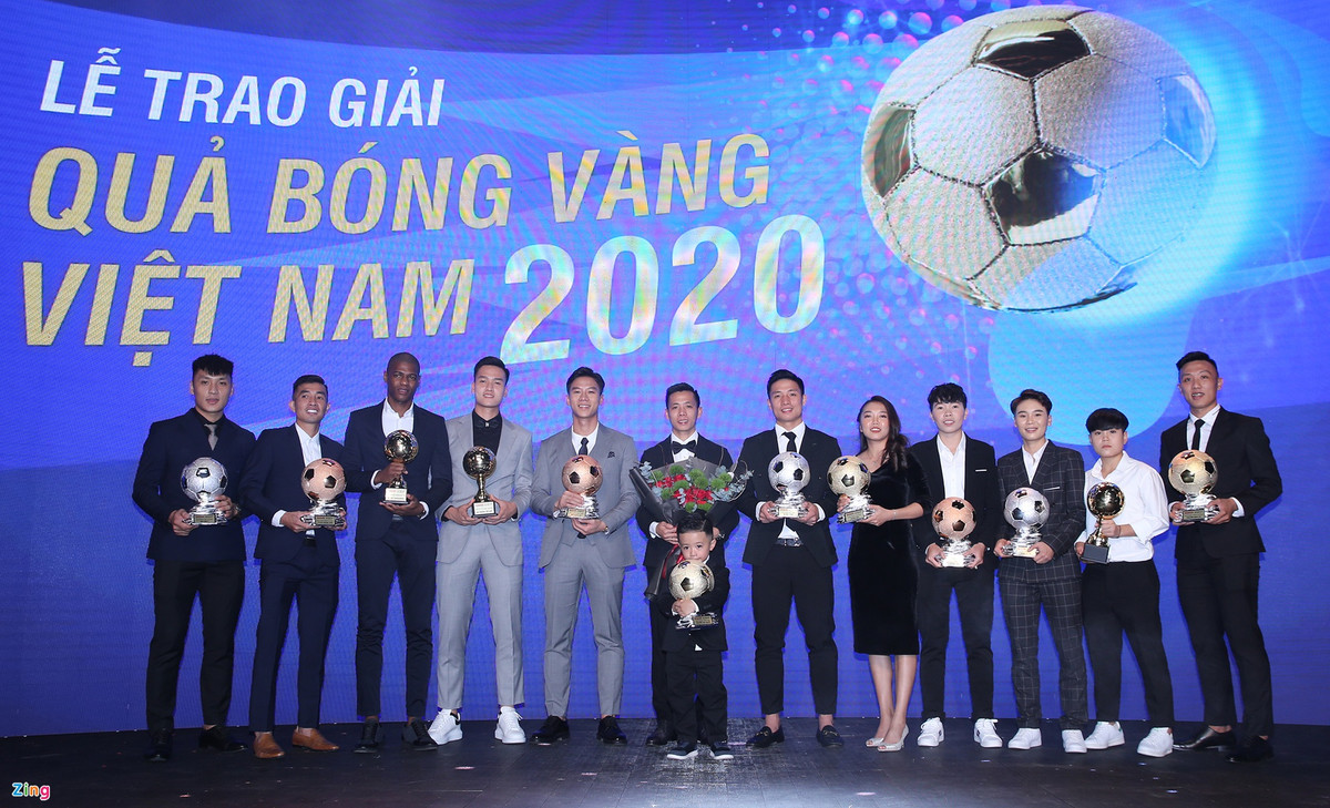 Kết thúc Gala, tất cả cầu thủ nhận được những lời chúc mừng từ người hâm mộ. Trong một năm chịu ảnh hưởng nhiều của dịch Covid-19, bóng đá Việt Nam đã vượt qua những khó khăn và thử thách để có cái kết trọn vẹn.