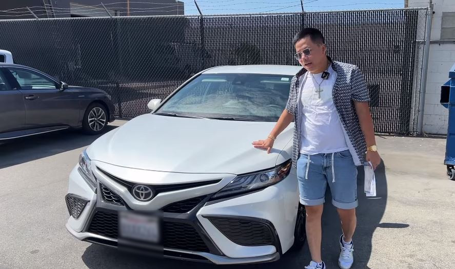 Bên cạnh đó, cũng có không ít người tinh ý nhận ra sự thay đổi rõ rệt của Khoa Pug. Khi đứng cạnh Xuân Hoàn, nam Youtuber trông đã cao hơn rất nhiều. Điều này chính “ông trùm sales Mẹc” cũng thừa nhận.