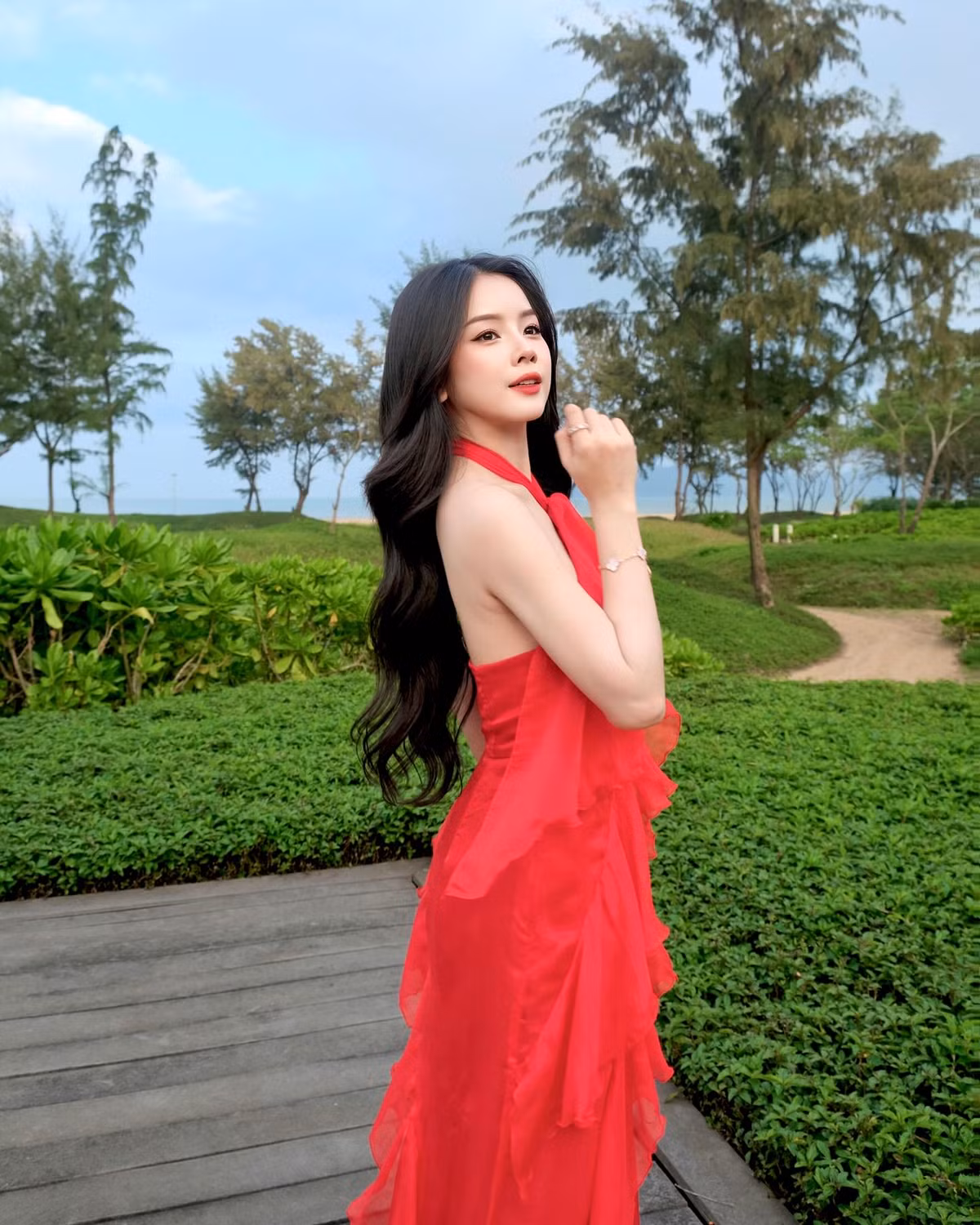 Ở tuổi 29, DJ Mie nổi bật với nhan sắc trẻ trung mơn mởn.