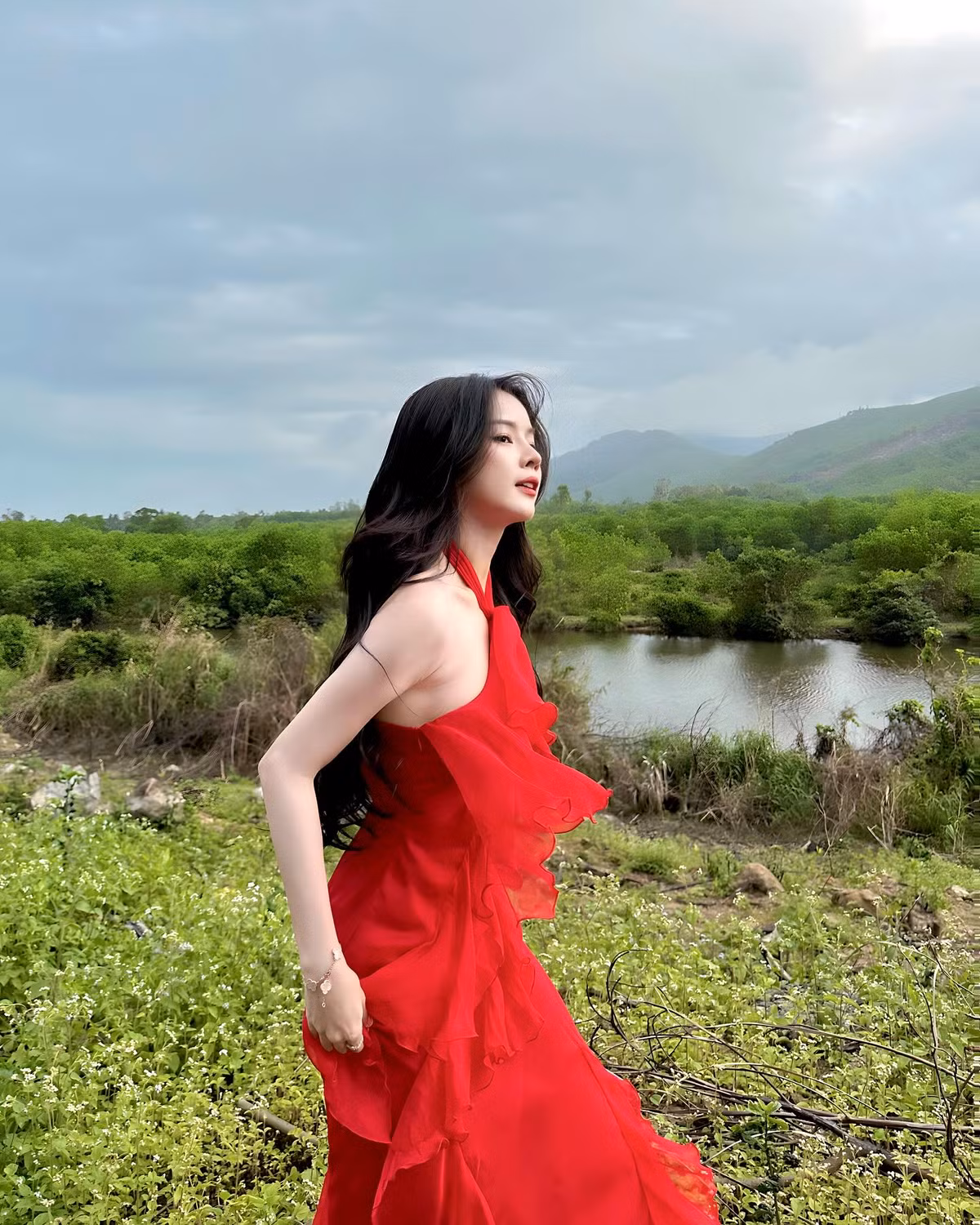 Mie hút hồn trong từng khung hình nhờ gương mặt đẹp và vóc dáng nóng bỏng.