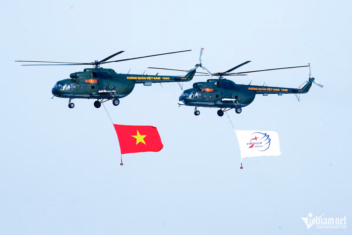 Một trong những điểm nhấn của lễ khai mạc là hoạt động bay chào mừng của lực lượng Không quân Việt Nam.