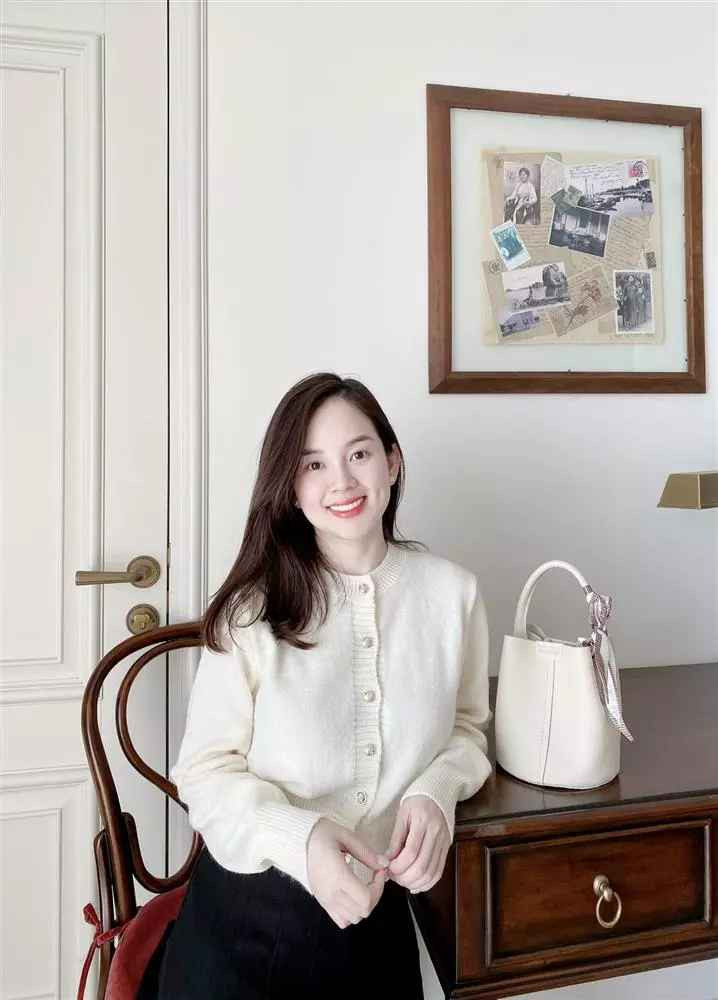 Qua đây có thể thấy sự nghiệp kiếm tiền của hot mom ngày càng thuận lợi. Hiện Ly Kute đang là chủ một số cửa tiệm kinh doanh đồ dành cho mẹ và bé tại Hà Nội, Sài Gòn.