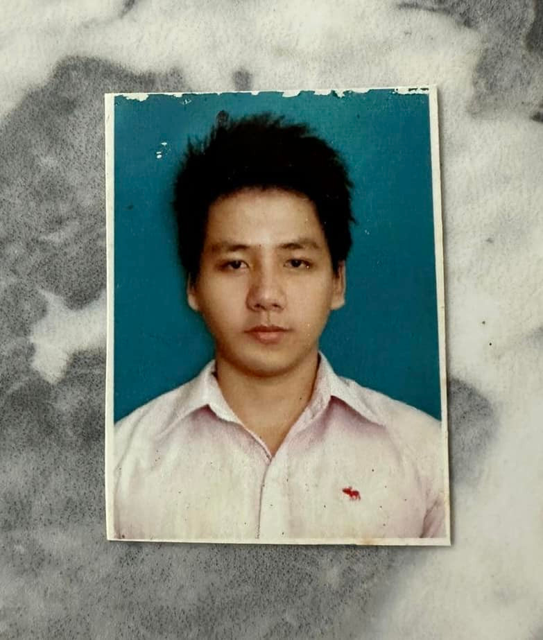 Trên trang Facebook cá nhân, Khoa Pug bất ngờ đăng tải bức ảnh thẻ khiến nhiều người nhận không ra vì quá khác.