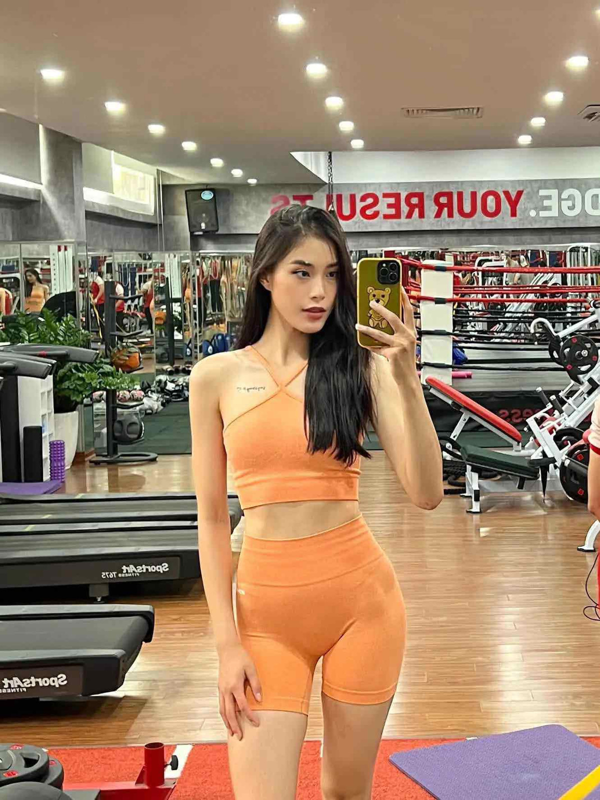 Cựu người đẹp bóng chuyền thậm chí hạn chế tập gym để không có lượng cơ quá cao, thay vào đó cô chú trọng cách ăn đủ và đúng với nhiều thực phẩm xanh, sạch.
