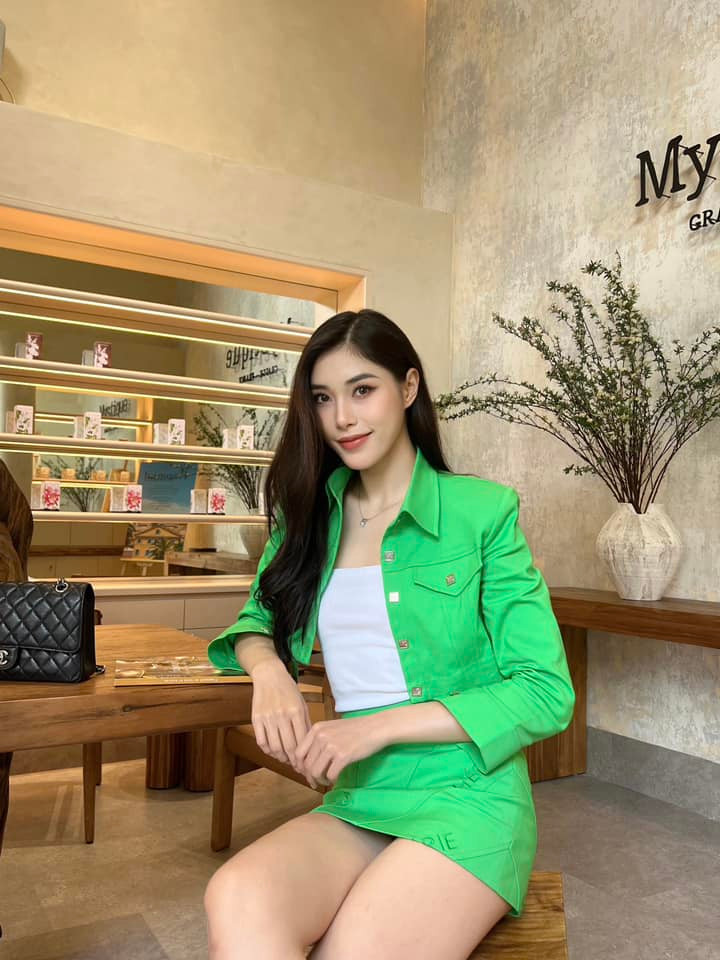 Thu Huyền chia sẻ: "Bóng chuyền cũng là môn đối kháng, nhưng không trực tiếp bởi có khoảng cách lưới. Còn với boxing là môn đối kháng trực tiếp mà tôi thì không hề có kinh nghiệm về những môn đối kháng trực tiếp như vậy, làm sao để mình có thể làm quen, có thể sử dụng được những miếng đòn chính xác thì đó là những khó khăn đối với Huyền".