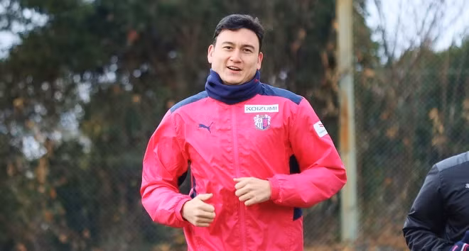 Cụ thể, người này chia sẻ, khi nhận được lời mời thiết kế cho căn hộ của Đặng Văn Lâm, cá nhân đã cảm thấy rất hứng thú. "Lâm chia sẻ đây là thành quả của bạn ấy đã nỗ lực trong suốt thời gian dài để có một nơi gọi là "nơi để trở về"".