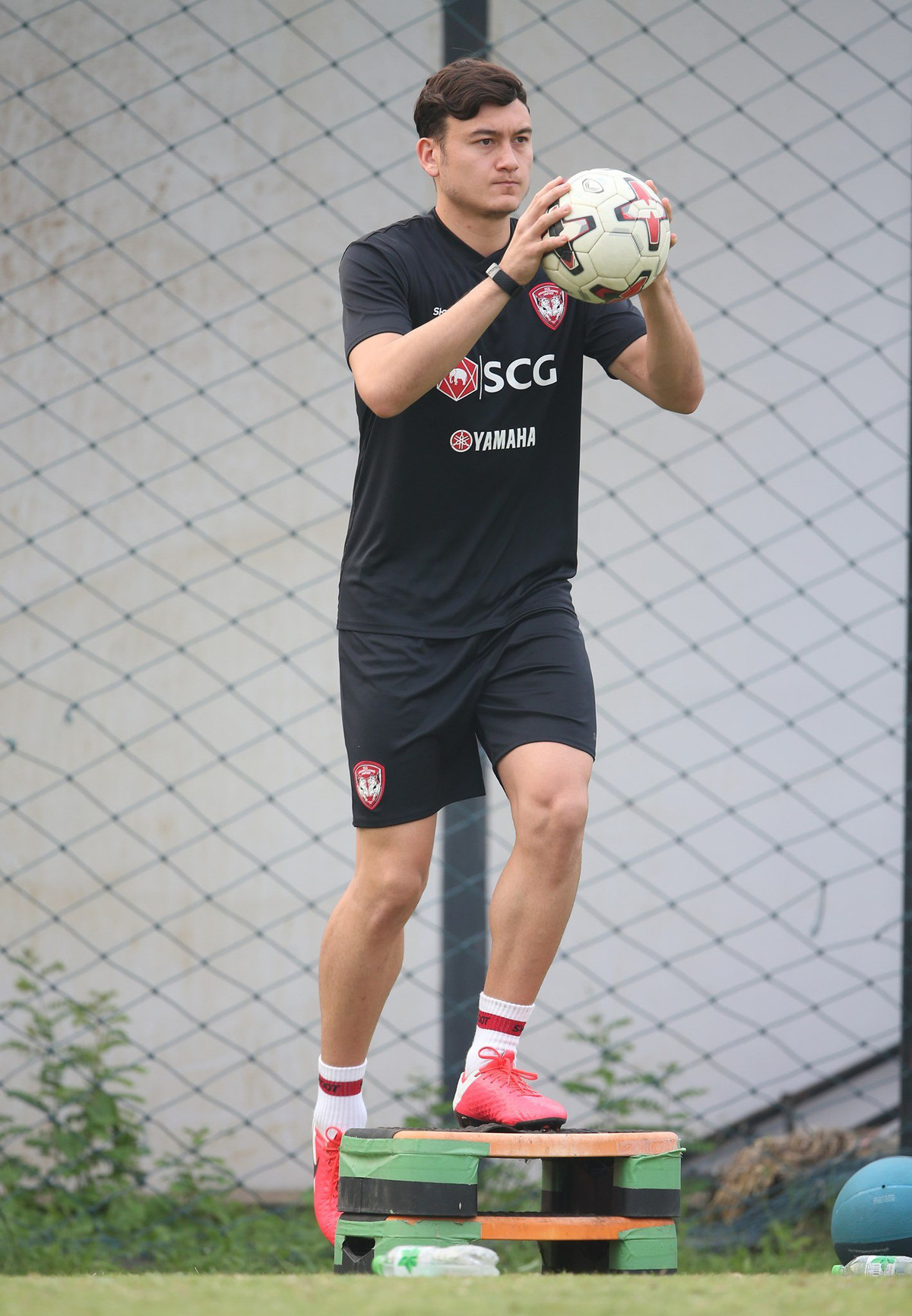 Từ ý tưởng "một nơi để trở về" đầu tiên anh đã nghĩ đến một căn hộ với phonh cách mang hơi hướng hoài cổ với một vài điểm nhấn về Hà Nội - nơi bố Văn Lâm đã sinh ra và lớn lên, kiểu Indochine.