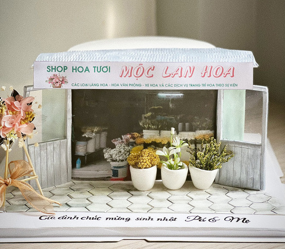 Ban đầu chưa có khách hàng, hàng ngày Đào vẫn cứ làm, rồi chụp đăng lên mạng, sau đó nhờ người nhà ăn để đánh giá. Hình ảnh những chiếc bánh mới lạ, đẹp mắt được bạn bè, người thân chia sẻ, cuối cùng cũng cho cô đơn hàng đầu tiên.