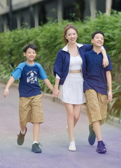 Hiện tại, Đan Lê đã U50, cũng đã làm mẹ 2 con nhưng vẫn được khen ngợi trẻ trung và quyến rũ.