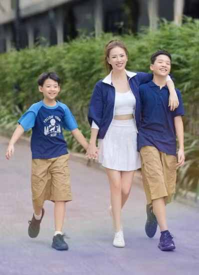 Hiện tại, Đan Lê đã U50, cũng đã làm mẹ 2 con nhưng vẫn được khen ngợi trẻ trung và quyến rũ.