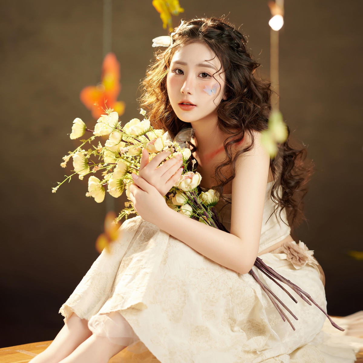 So với năm xưa thì có lẽ style ăn mặc trưng MXH của Tiểu Hý giờ đã kín đáo hơn bội phần và thiên hướng quý cô.