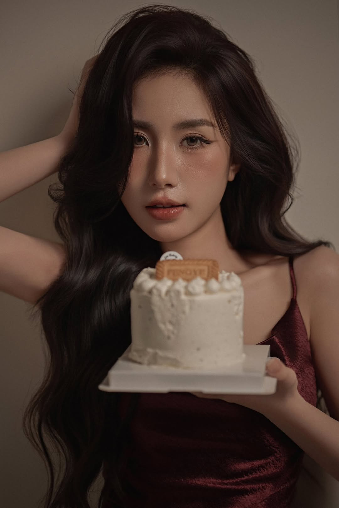 Dưới bức ảnh, nhiều netizen đã vào chúc mừng sinh nhật Tiểu Hý và hy vọng cô nàng sẽ đạt ước nguyện.