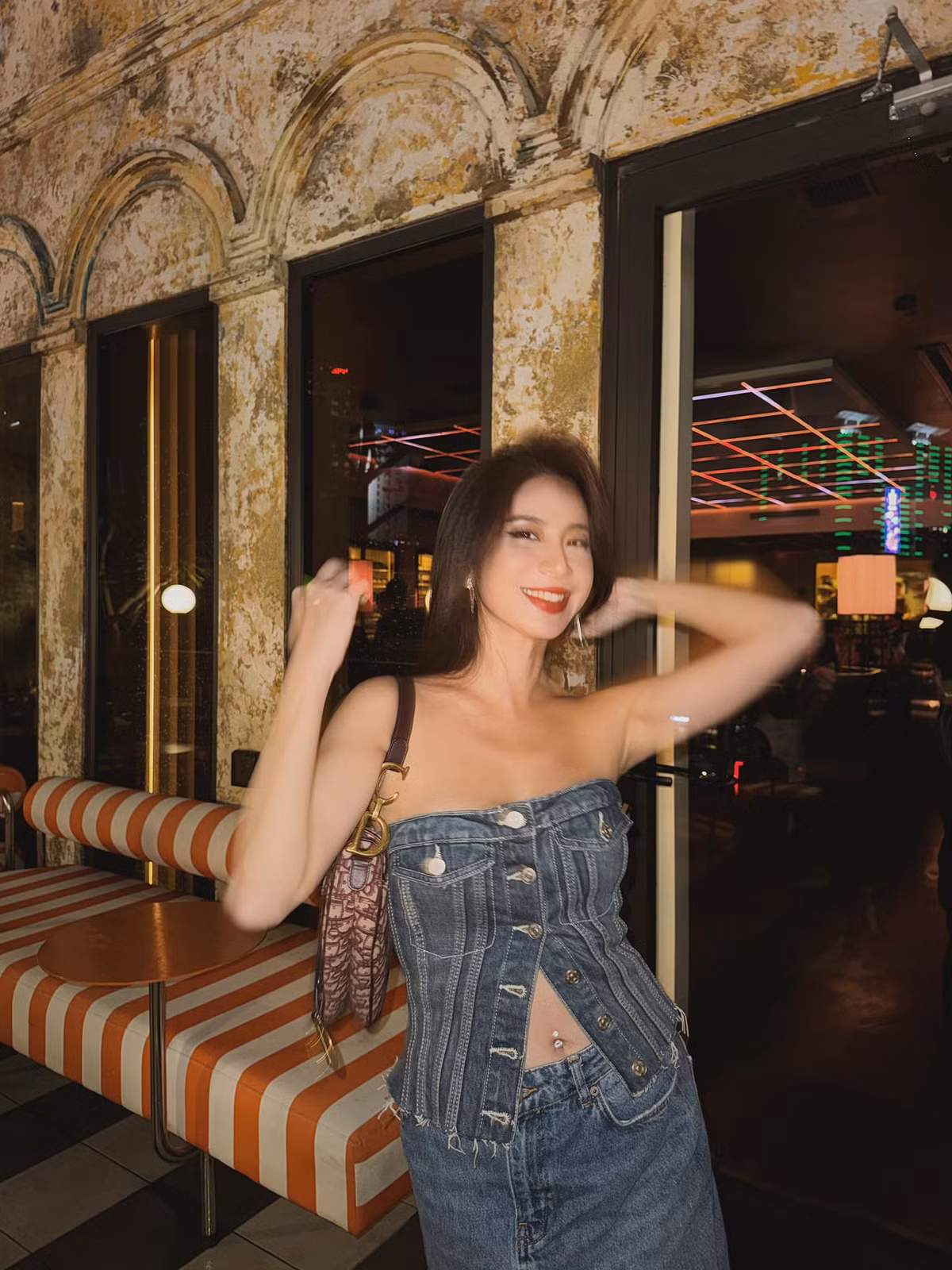 Ngọc Anh vẫn giữ được sự tươi trẻ. Gái hai con Ngọc Anh cũng dần ít xuất hiện hơn ở các sự kiện. Nhưng năm 2013, Ngọc Anh tái xuất trong một số sự kiện và vẫn giữ được nét trẻ trung, quyễn rũ.