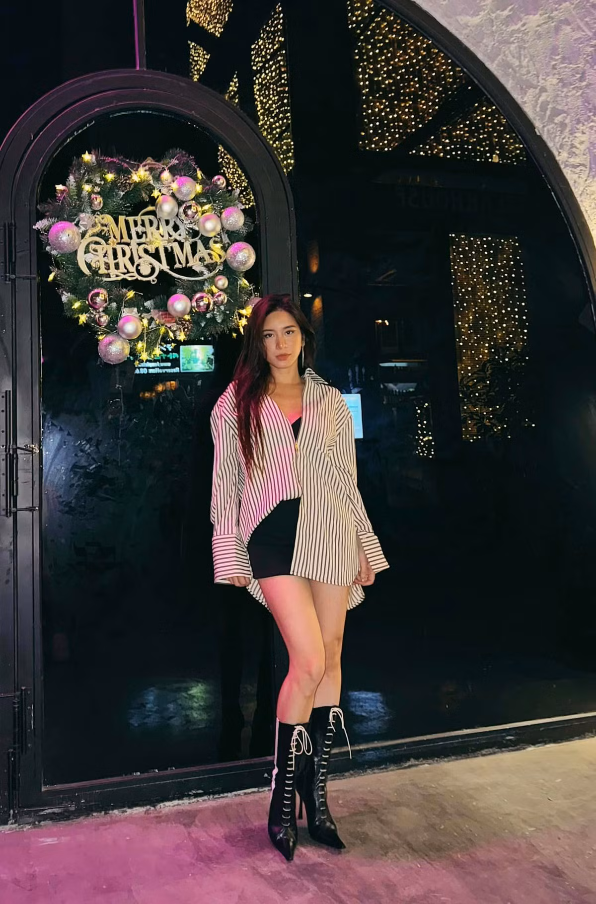 Sở hữu đôi mắt đẹp, nụ cười hút hồn giúp cho Ngọc Anh ngày càng tiến xa hơn trên con đường nghệ thuật. Sau khi đăng quang, đến khi lấy chồng ở tuổi 19, và sinh 2 đứa con.