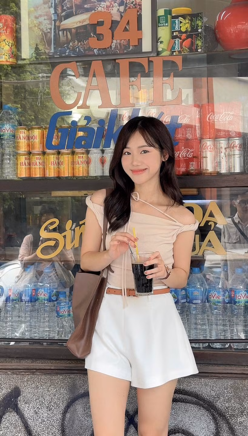 Đáng chú ý nhất phải kể đến thời điểm Meichan học xong lớp 8, chuẩn bị lên lớp 9, cô bạn đã lén lấy sổ đỏ của gia đình để chuẩn bị cho ý định “trốn nhà”.