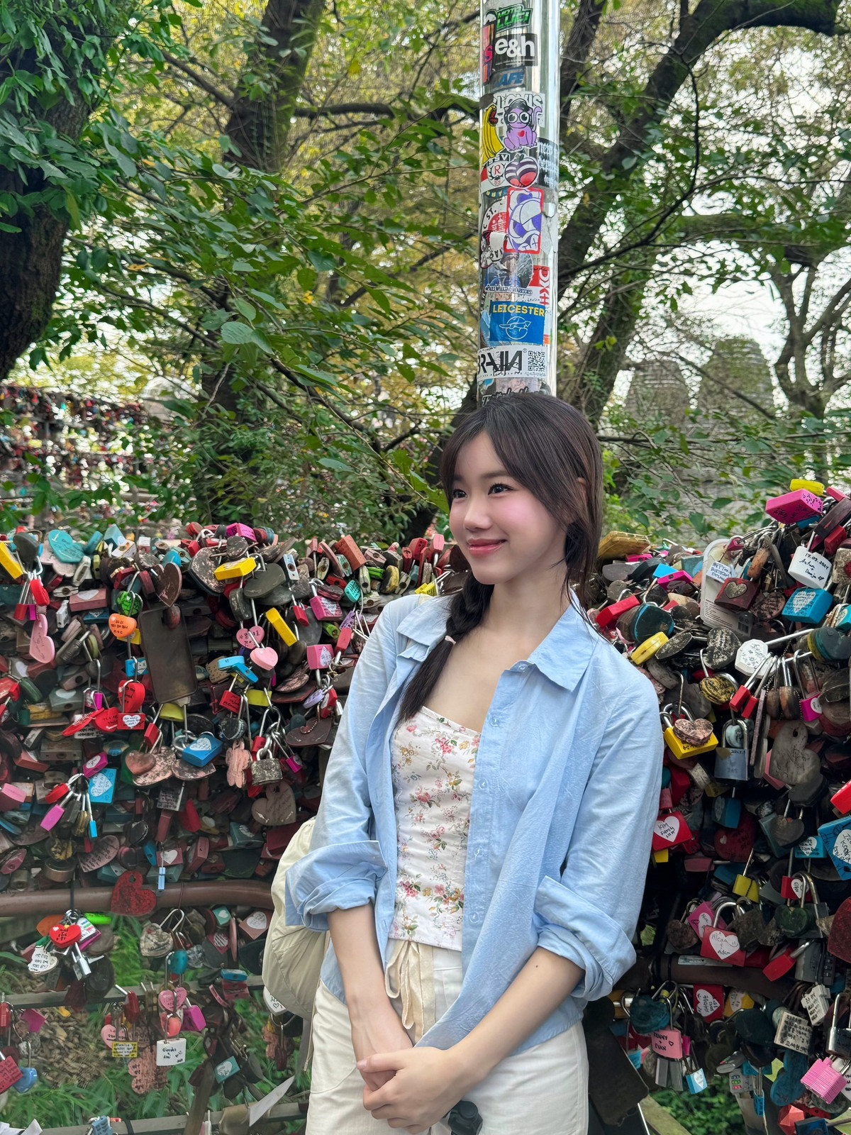 Meichan cho biết, bản thân cô trong quá khứ cũng từng có lúc giận dỗi mẹ vì thường quản chặt chẽ, luôn muốn phải học thật giỏi,...