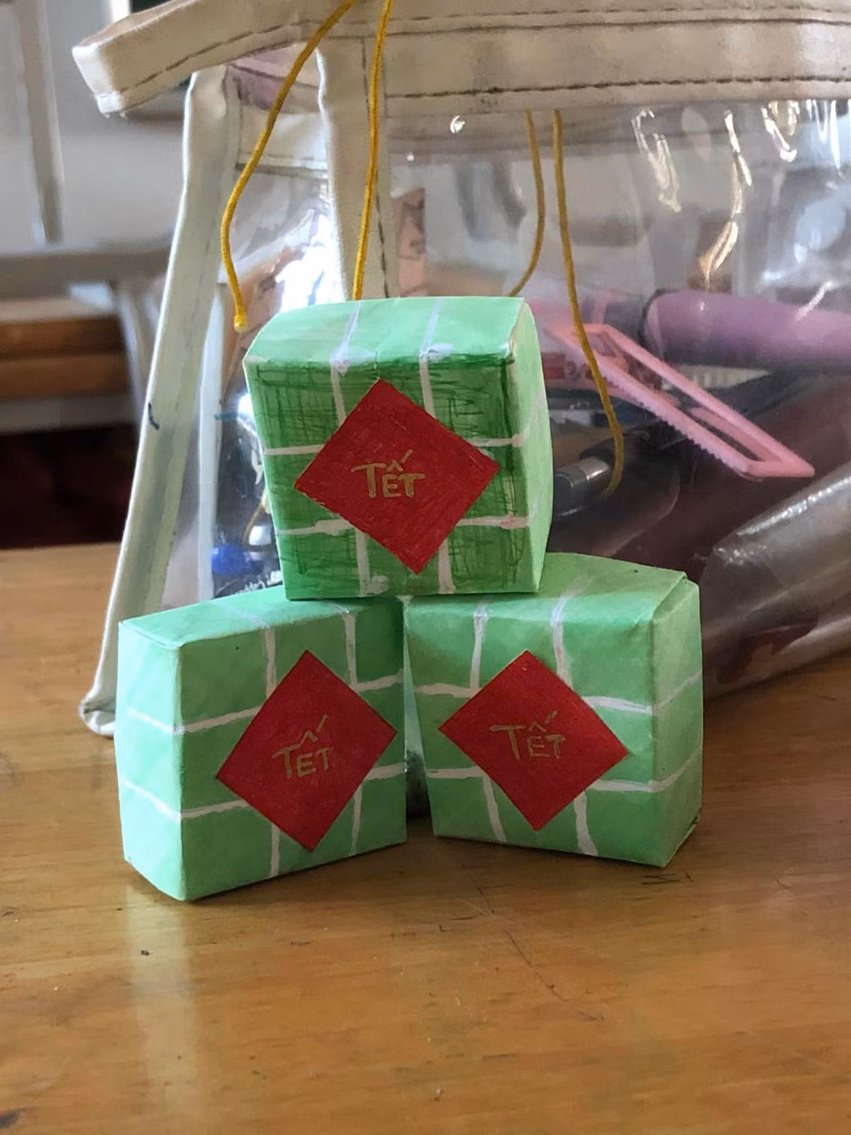 "Dư vị" Tết còn mãi với những cặp bánh chưng.