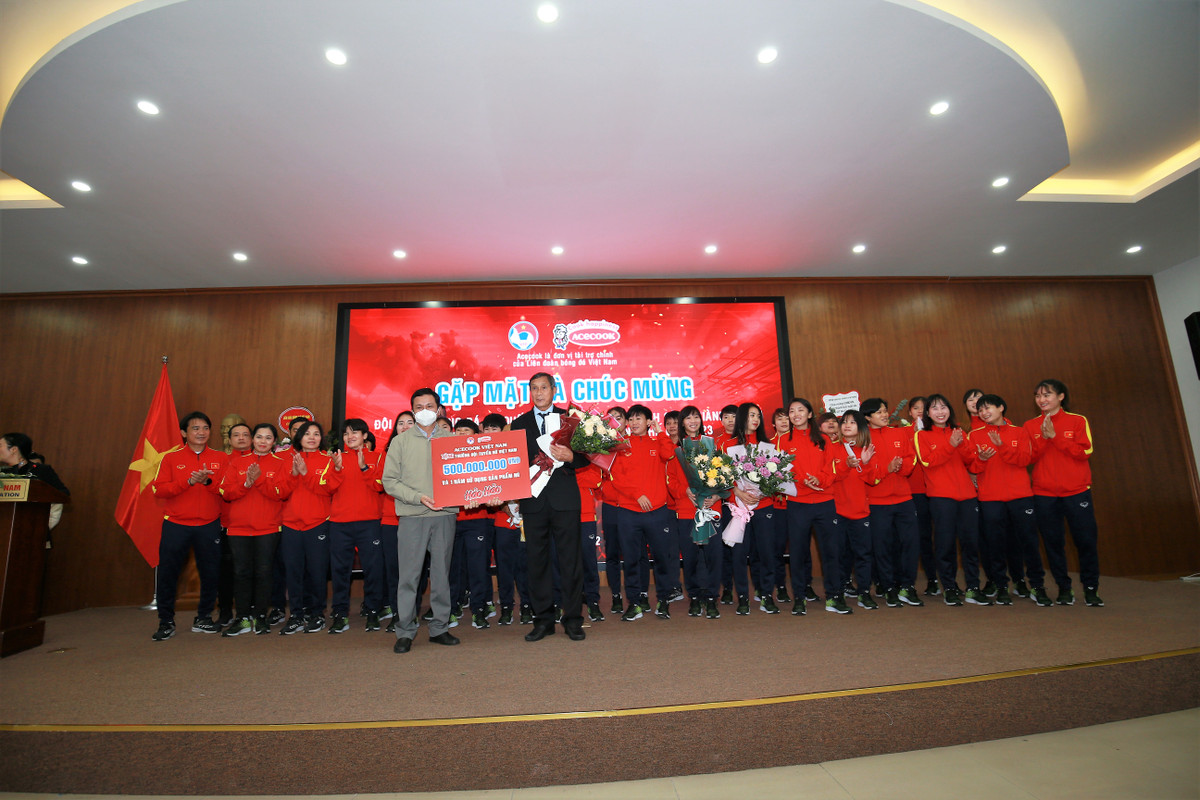 Le mung cong, doi tuyen nu Viet Nam nhan 