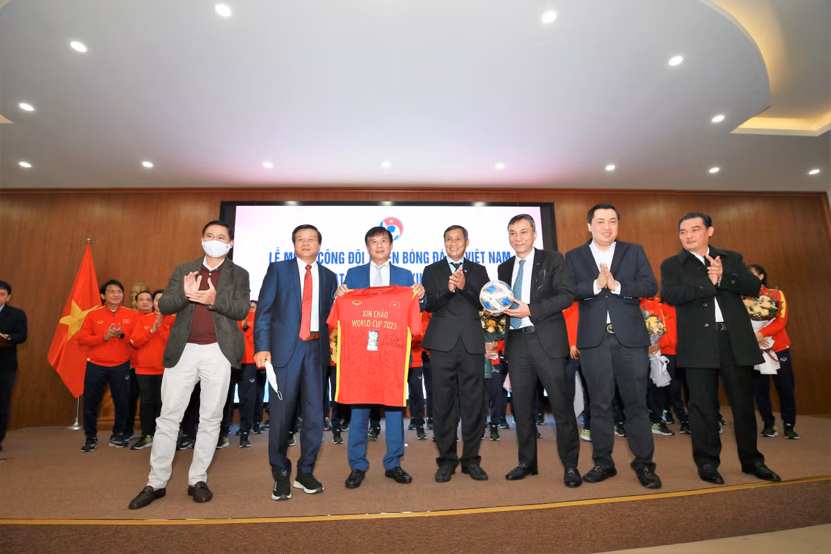 Le mung cong, doi tuyen nu Viet Nam nhan 