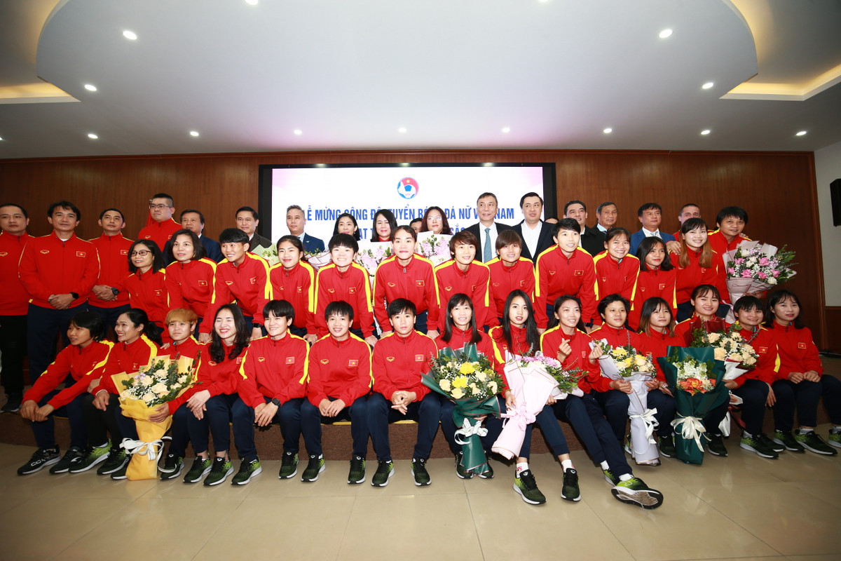 Le mung cong, doi tuyen nu Viet Nam nhan 