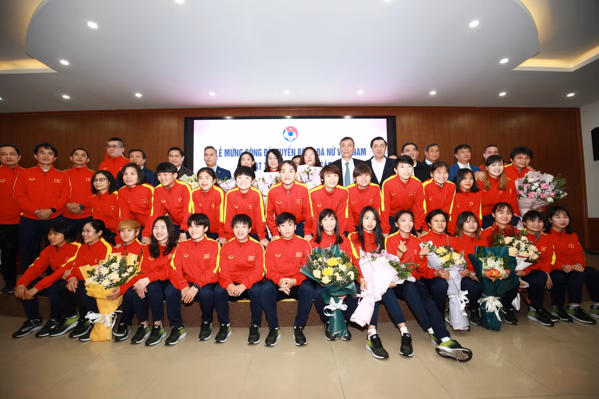 Le mung cong, doi tuyen nu Viet Nam nhan 