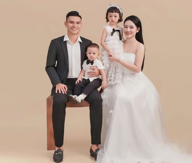 Phạm Xuân Mạnh (sinh năm 1996) kết hôn cùng bà xã Dung Trần vào năm 2021. Đến nay, cặp đôi đã có hai con, một trai và một gái. Dung Trần tốt nghiệp cử nhân Luật tại Đại học Vinh (Nghệ An).