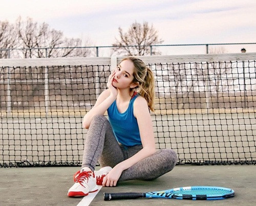 Năm nay mới bước sang tuổi 15 nhưng Makenzie Raine đã sở hữu nhan sắc xinh đẹp, quyến rũ hơn người. Các đường nét trên khuôn mặt của cô nàng trở nên thanh tú, trưởng thành.