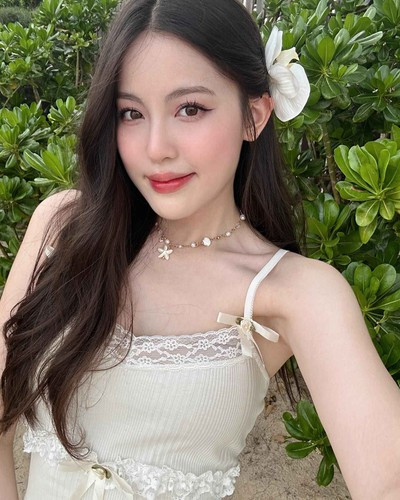 Mặc dù Babyboo của HIEUTHUHAI không lên đồ quá cầu kỳ, thậm chí để lộ những khoảnh khắc đời thường, vô tư nhất nhưng vẫn khiến dân tình xuýt xoa vì visual cực phẩm.