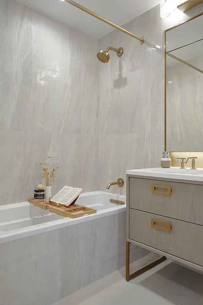 Có nhà, có xe, có tài sản, được gia đình hậu thuẫn... nhiều người cho rằng vợ chồng Tuyết Nhi đã có tất cả, đã quá đủ đầy. Nhưng theo Nhi, mỗi người lại có một định nghĩa “ĐỦ” khác nhau.