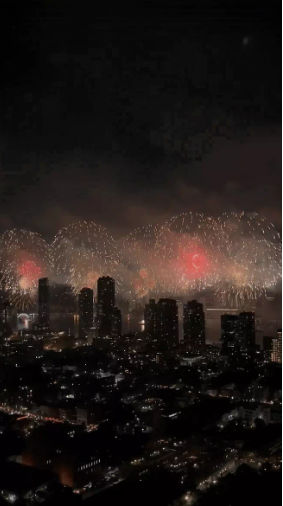 Được biết căn hộ của vợ chồng Tuyết Nhi nằm trong tòa nhà cao nhất ở Queens (New York), có 1 phòng khách, 2 phòng ngủ và 2 nhà vệ sinh với view bao trọn thành phố.