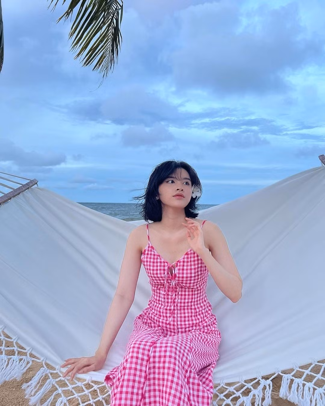 Biết được điểm mạnh của mình, bạn gái của game thủ Liên Quân Mobile không ngại đăng đàn khoe vóc dáng đồng hồ cát.