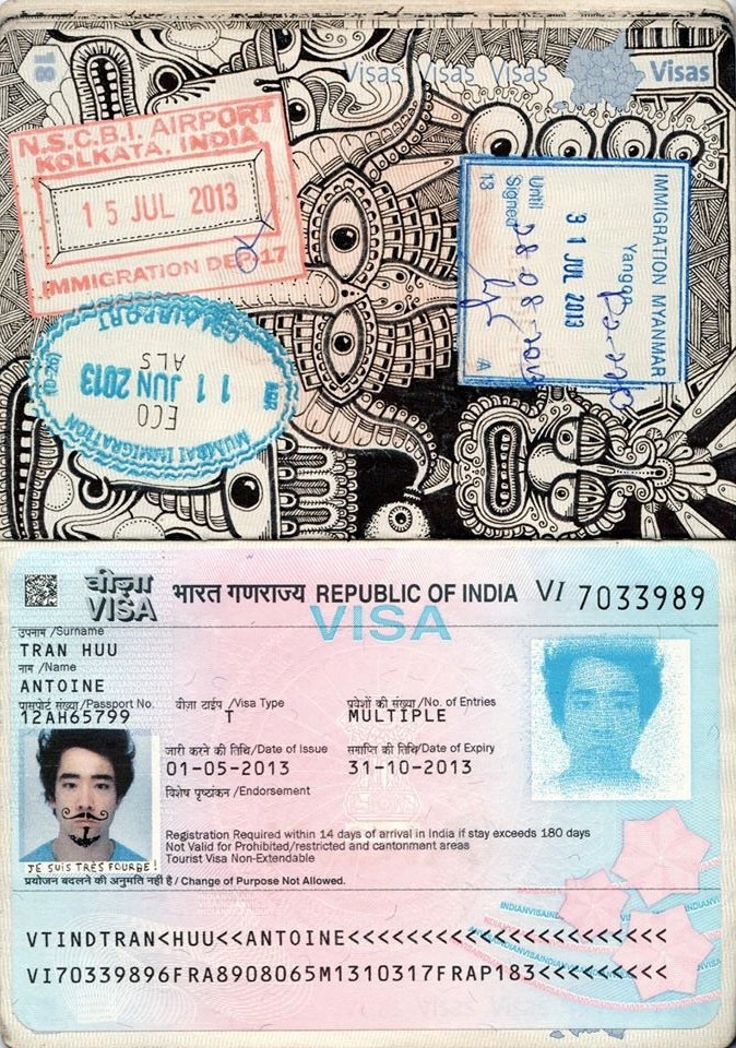 Hộ chiếu nên được bọc bằng các vật chuyên dụng làm từ nylong dầy hoặc da, giả da. Chúng vừa có tác dụng chống nước, vừa bảo vệ để các bé không viết, vẽ được lên hộ chiếu.