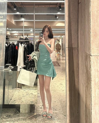 Ngoài đời, Yuan Yuan cũng được đánh giá cao nhờ phong cách ăn mặc tôn dáng.