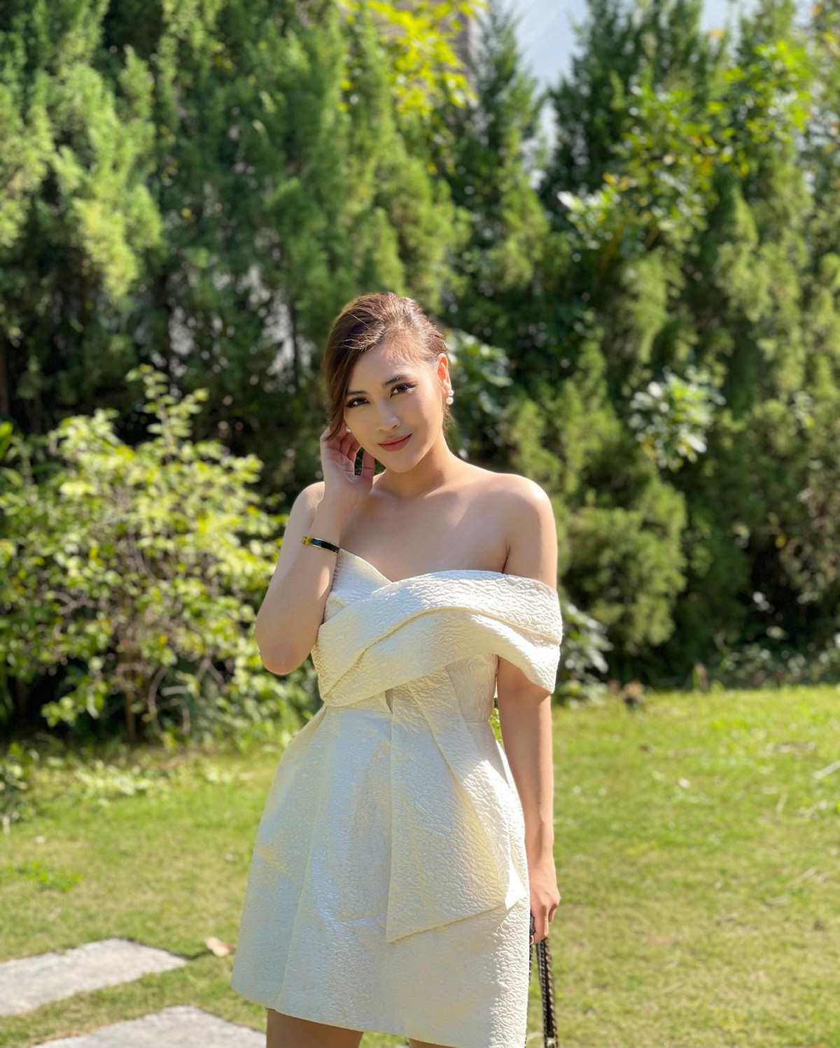 Nhờ sự động viên, khích lệ và chỉ dạy tận tâm của Thủ trưởng cấp trên và anh chị đồng nghiệp, mà Tiên mới cứng cáp hơn để có thể đảm nhận các bản tin quan trọng của kênh. Đó là điều mà Tiên luôn biết ơn và ghi nhớ mãi mãi" - nữ biên tập viên xinh đẹp chia sẻ thêm.