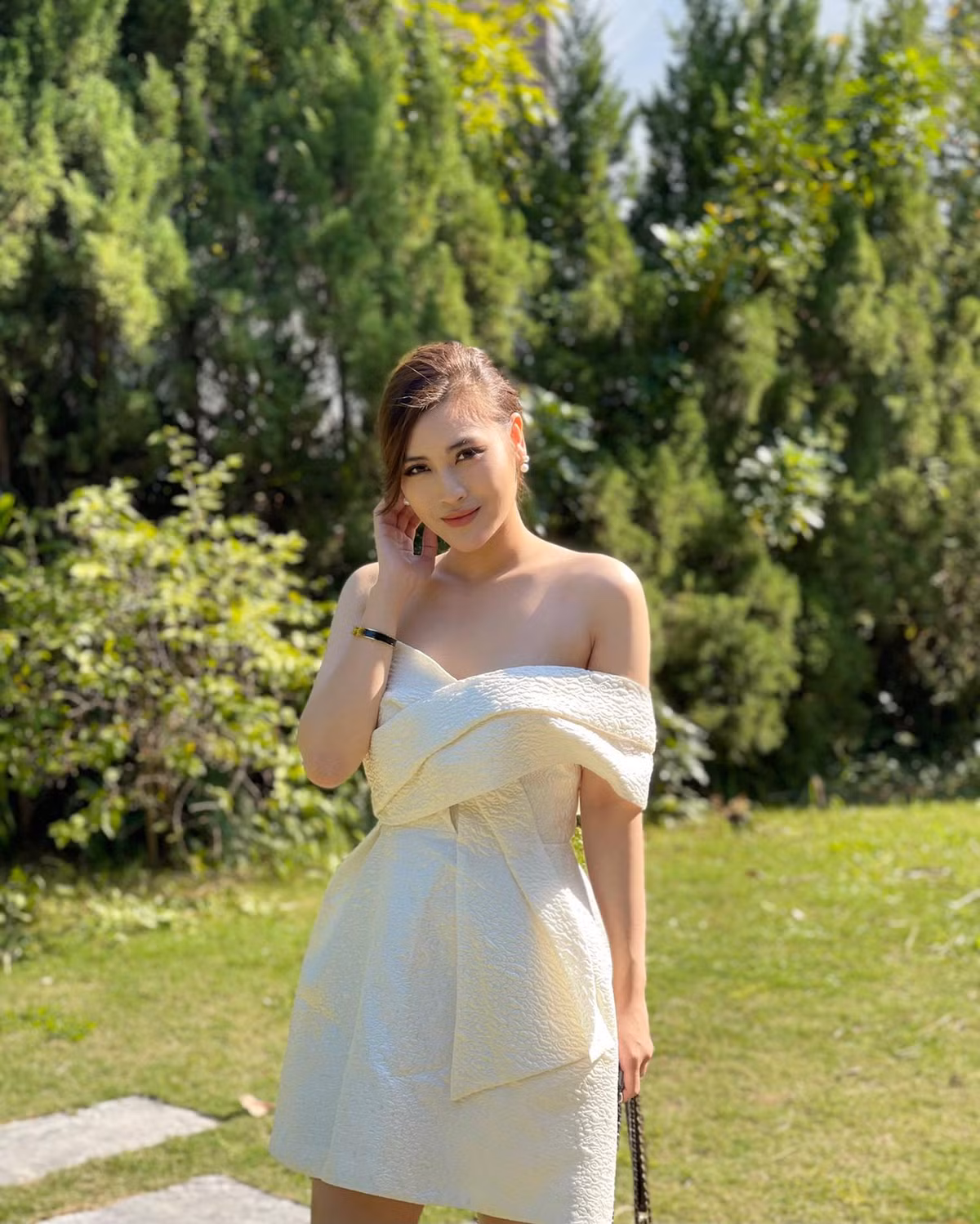 Nhờ sự động viên, khích lệ và chỉ dạy tận tâm của Thủ trưởng cấp trên và anh chị đồng nghiệp, mà Tiên mới cứng cáp hơn để có thể đảm nhận các bản tin quan trọng của kênh. Đó là điều mà Tiên luôn biết ơn và ghi nhớ mãi mãi" - nữ biên tập viên xinh đẹp chia sẻ thêm.