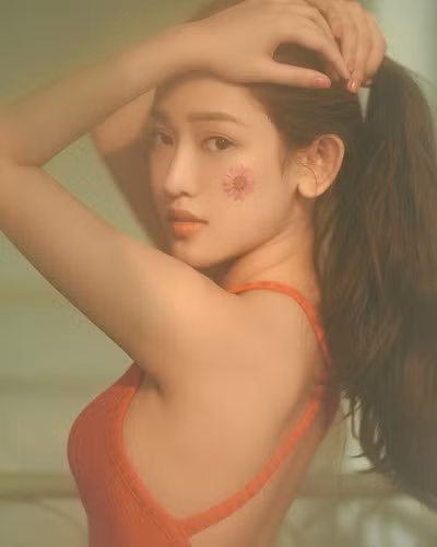 Trước đó, Thúy Vi từng khiến nhiều người chú ý khi không ngần ngại công khai những lần chỉnh sửa nhan sắc của mình.