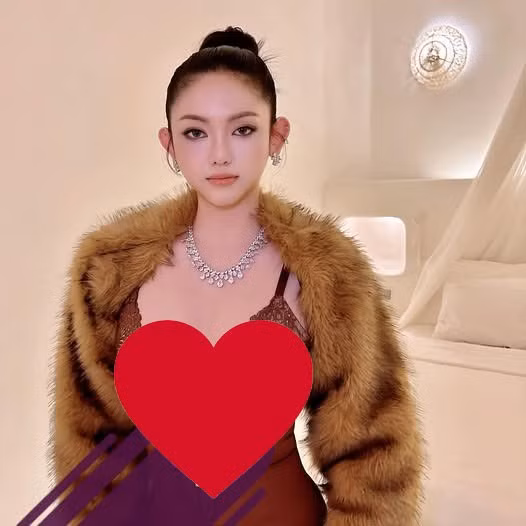 Trên trang cá nhân, thỉnh thoảng Thúy Vi vẫn đăng tải những hình ảnh mới nhất của bản thân. Đó có thể là khoảnh khắc trong các chuyến đi chơi, tụ tập bạn bè hay chỉ đơn giản là ở nhà check-in sang chảnh.