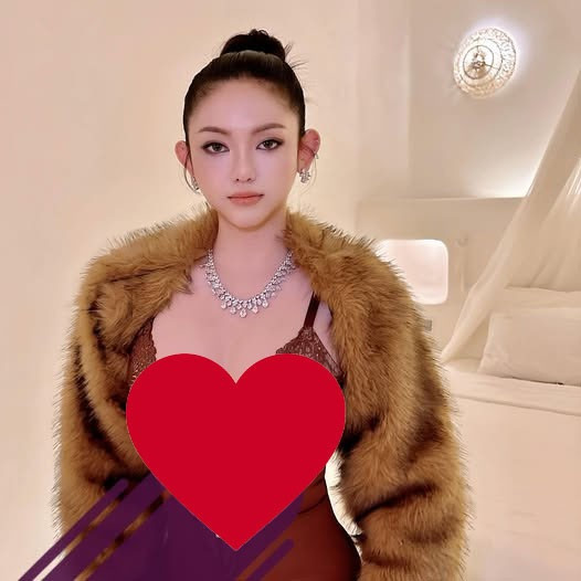 Trên trang cá nhân, thỉnh thoảng Thúy Vi vẫn đăng tải những hình ảnh mới nhất của bản thân. Đó có thể là khoảnh khắc trong các chuyến đi chơi, tụ tập bạn bè hay chỉ đơn giản là ở nhà check-in sang chảnh.