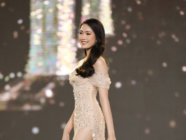 Không chỉ riêng thể loại nhạc cụ piano, Hải My còn biết chơi guitar thành thạo. Bên cạnh đó, cô nàng còn biết múa, vẽ tranh và phác họa chân dung cực chuyên nghiệp.