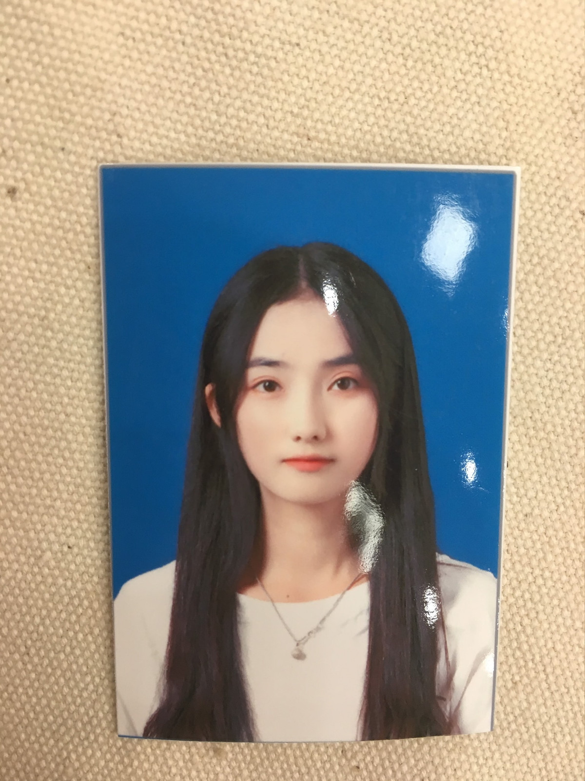 Mới đây, dân mạng còn phát hiện ra bức ảnh thẻ được Hoài Thu đăng tải lên Facebook trước đó.