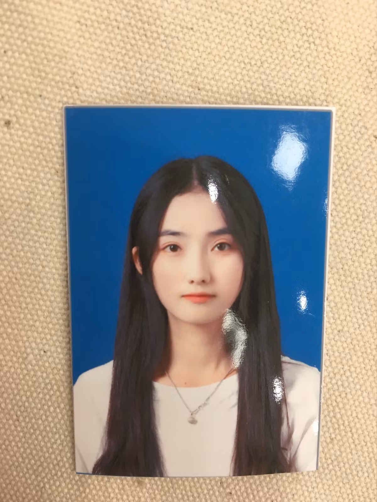 Mới đây, dân mạng còn phát hiện ra bức ảnh thẻ được Hoài Thu đăng tải lên Facebook trước đó.