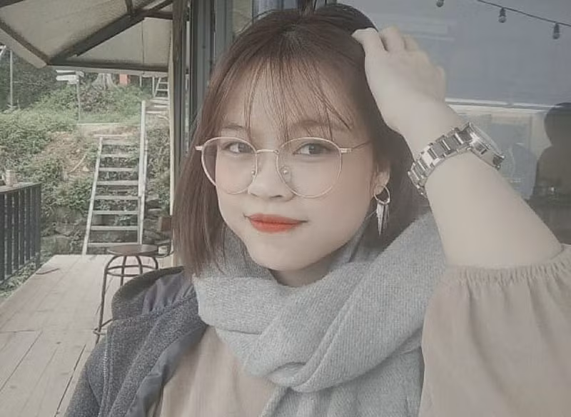 Với Huệ, đây là lần đầu tiên tham gia lên đường tình nguyện khiến bố mẹ không khỏi lo lắng. Bởi bình thường ở nhà bố mẹ, cô bạn cũng ít khi xa nhà lâu, nên đi thế này gia đình cũng sốt ruột.